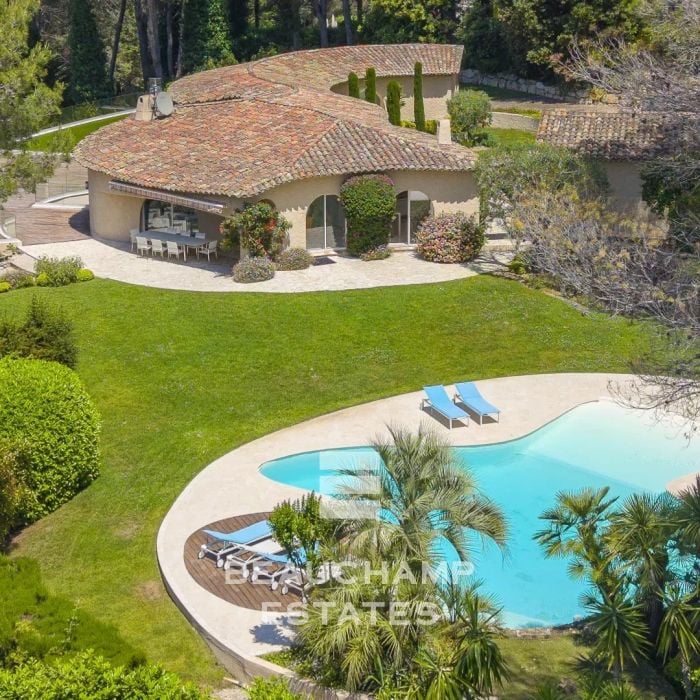 Remarkable exceptional property set in one hectare of lush greenery.