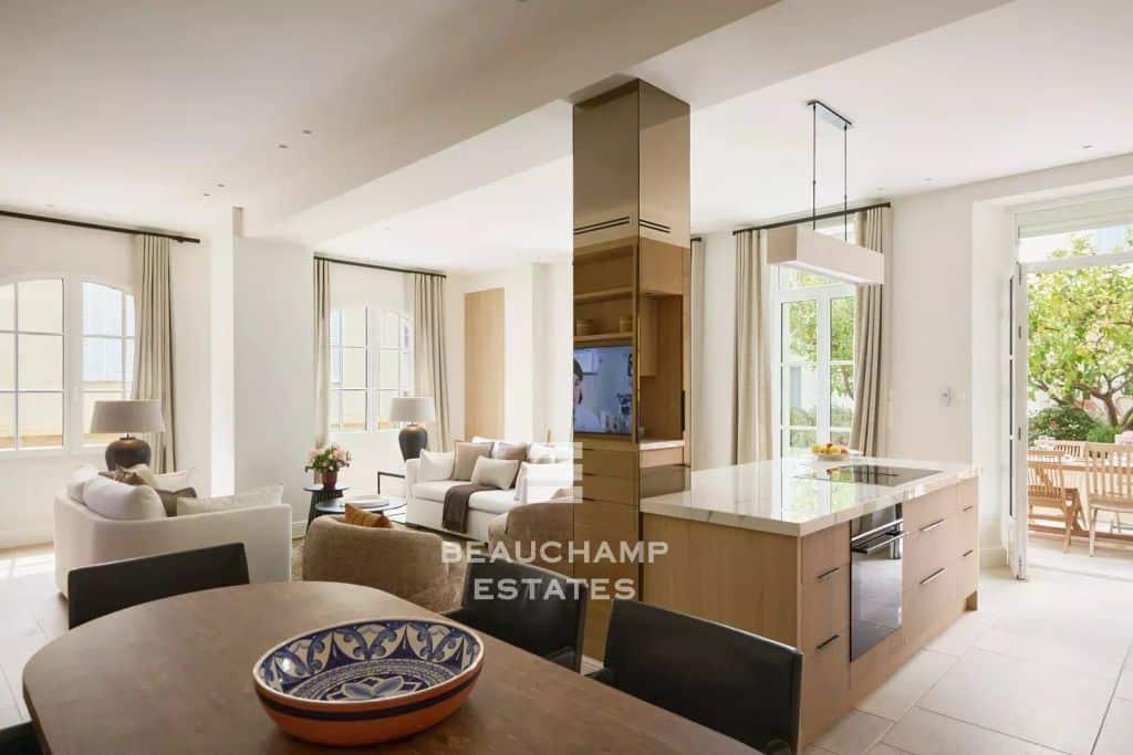 Renovated Character Villa — 4 Bedrooms, Garden, in the Heart of La Napoule