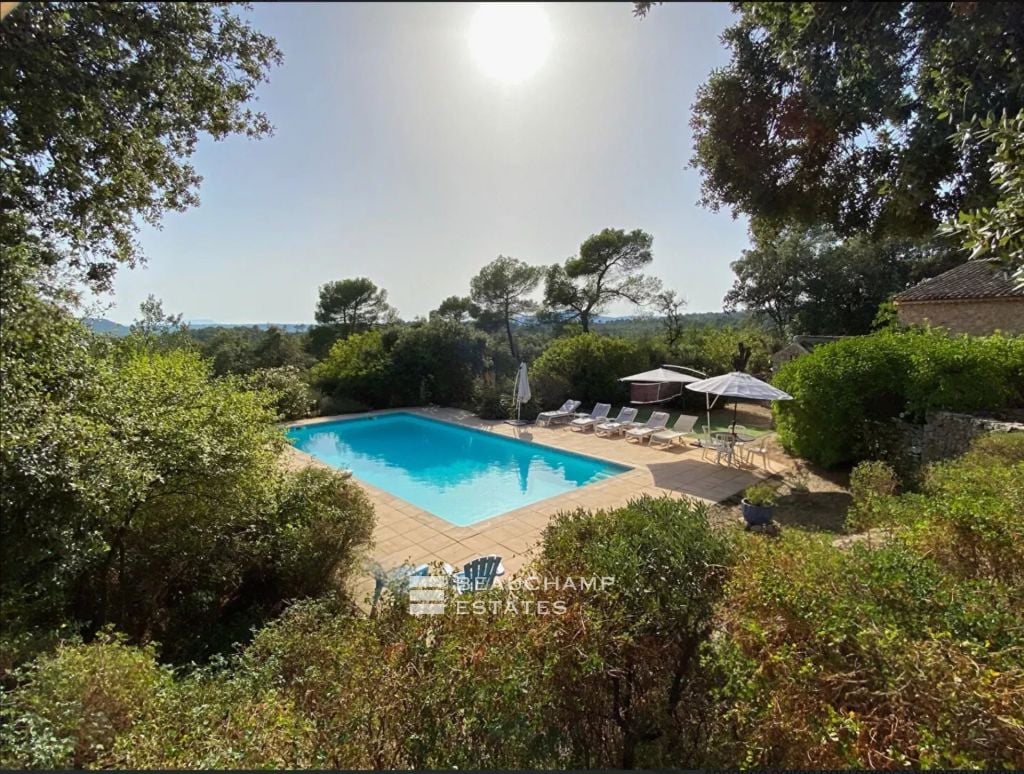 Stone Bastide with 7 Bedrooms – Fox-Amphoux
