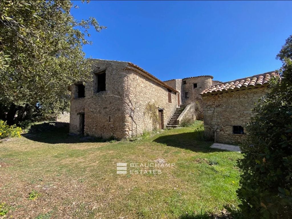 Stone Bastide with 7 Bedrooms – Fox-Amphoux