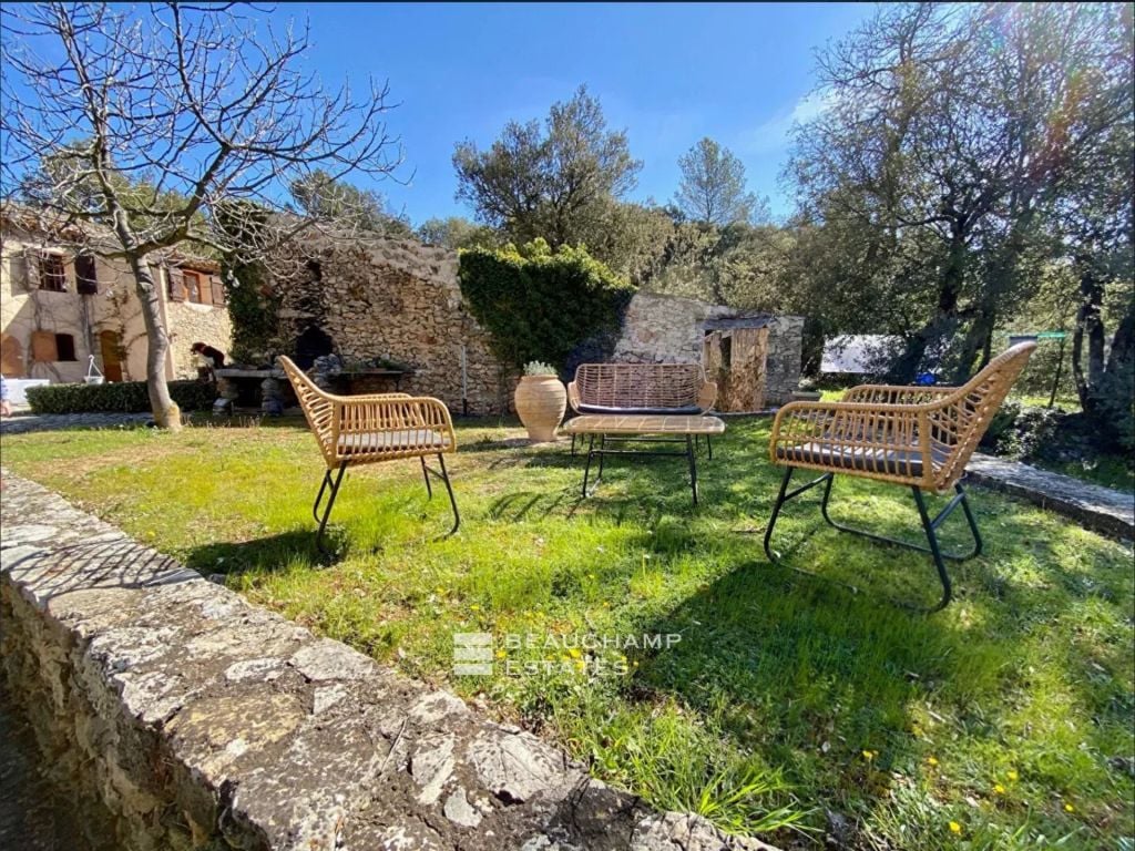 Stone Bastide with 7 Bedrooms – Fox-Amphoux
