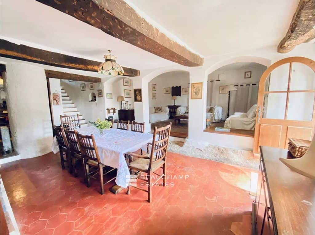 Stone Bastide with 7 Bedrooms – Fox-Amphoux