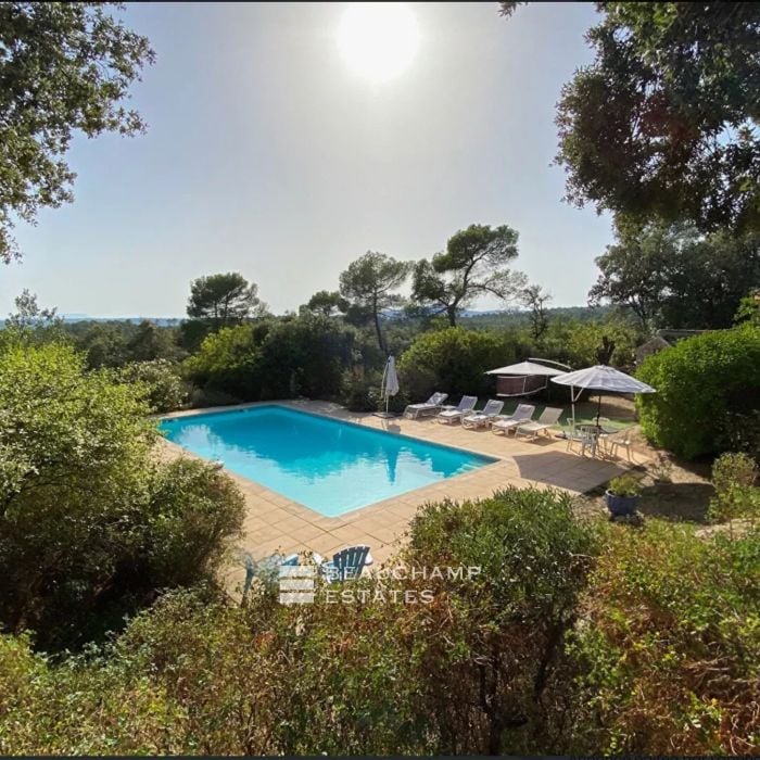 Stone Bastide with 7 Bedrooms – Fox-Amphoux