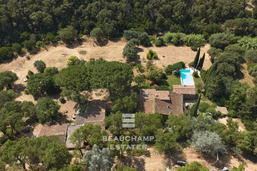 Stone Property with 9 Bedrooms, Swimming Pool and Panoramic Views – La Garde-Freinet