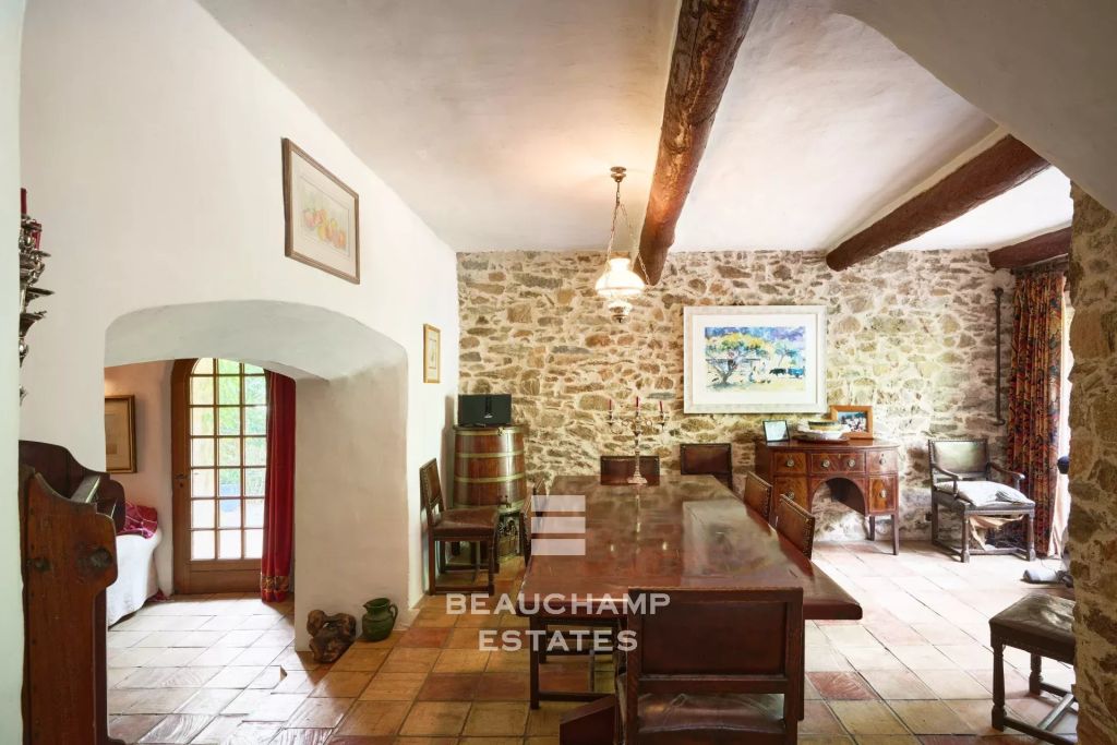 Stone Property with 9 Bedrooms, Swimming Pool and Panoramic Views – La Garde-Freinet