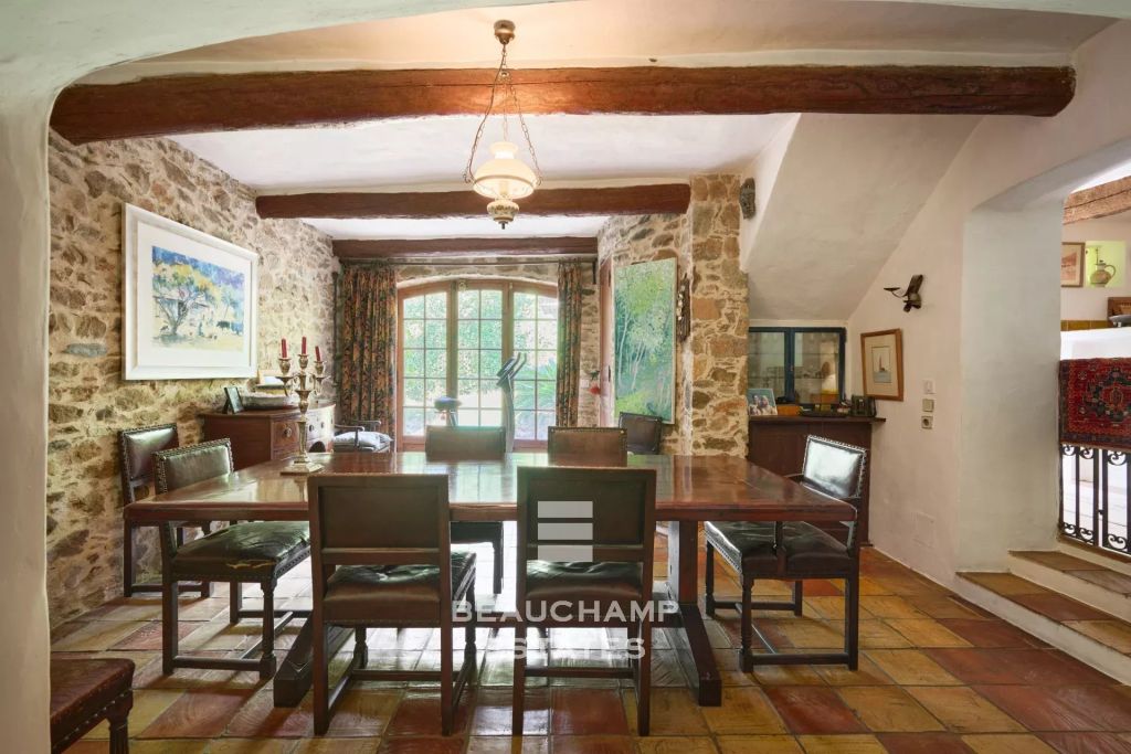 Stone Property with 9 Bedrooms, Swimming Pool and Panoramic Views – La Garde-Freinet