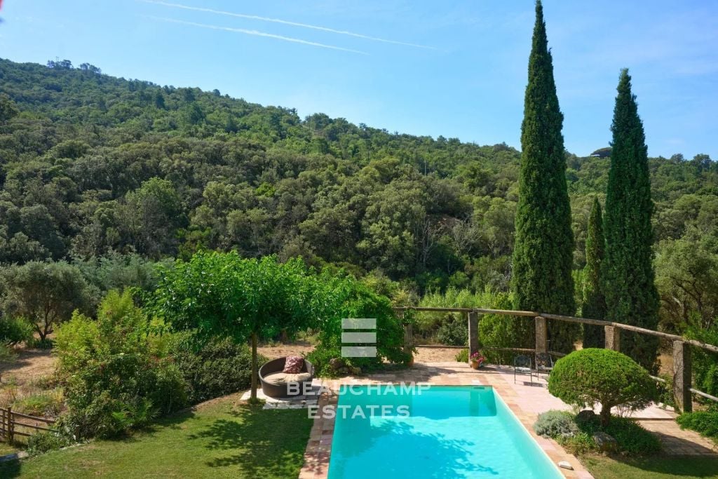 Stone Property with 9 Bedrooms, Swimming Pool and Panoramic Views – La Garde-Freinet