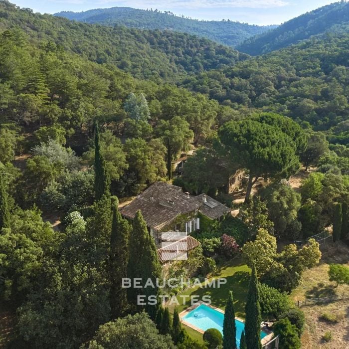 Stone Property with 9 Bedrooms, Swimming Pool and Panoramic Views – La Garde-Freinet