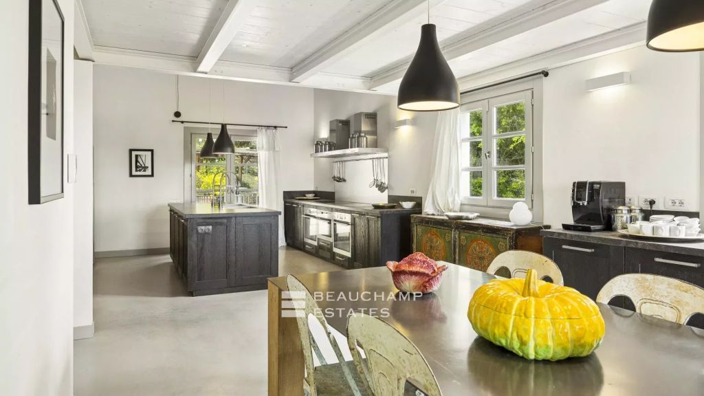 Stone Provençal bastide with 7 bedrooms and sea view – Grasse
