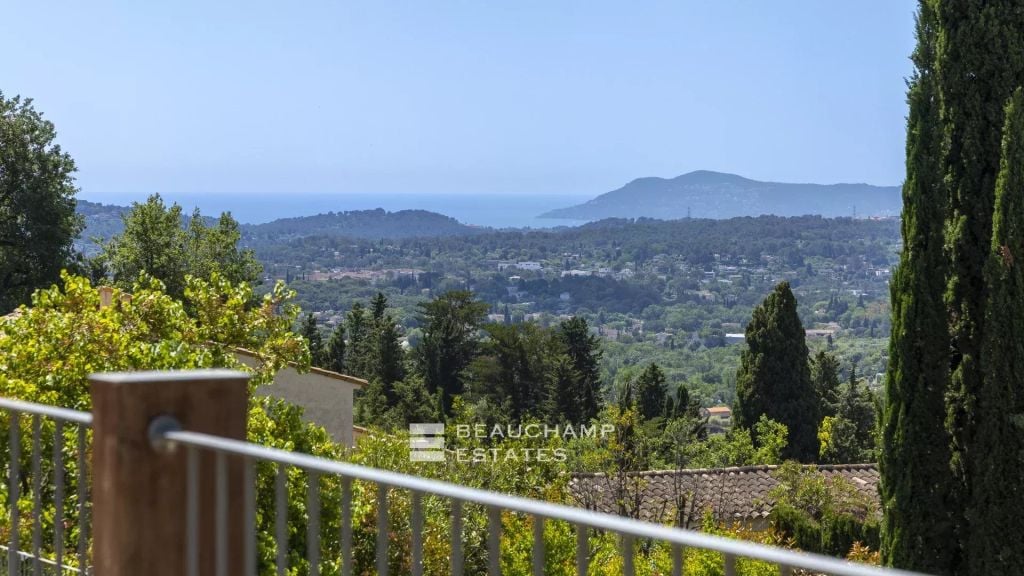 Stone Provençal bastide with 7 bedrooms and sea view – Grasse