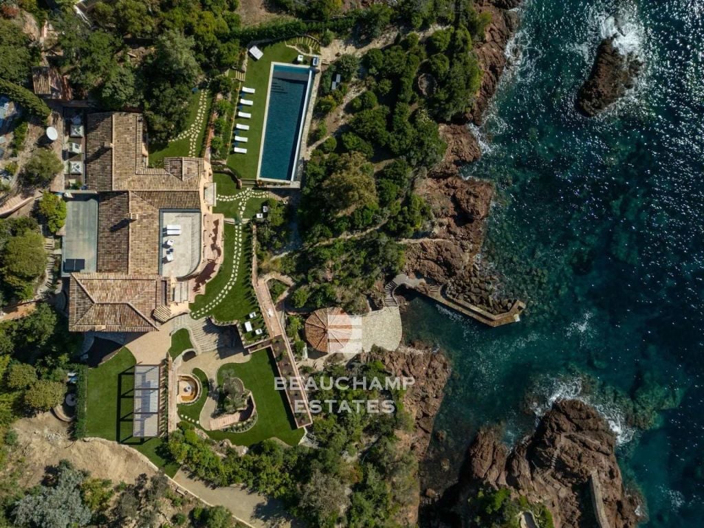 Théoule-sur-Mer – Exceptional Waterfront Property