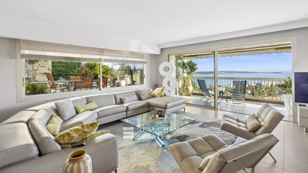 4-Bedroom Penthouse with Sea View – Cannes Californie