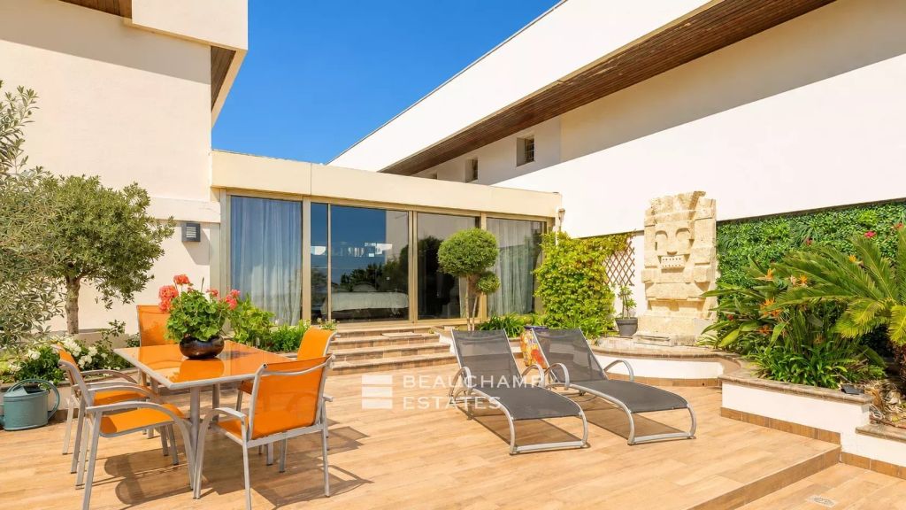 4-Bedroom Penthouse with Sea View – Cannes Californie