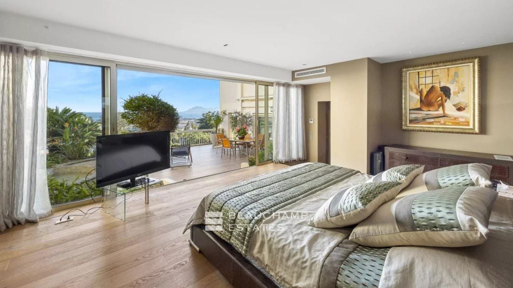 4-Bedroom Penthouse with Sea View – Cannes Californie