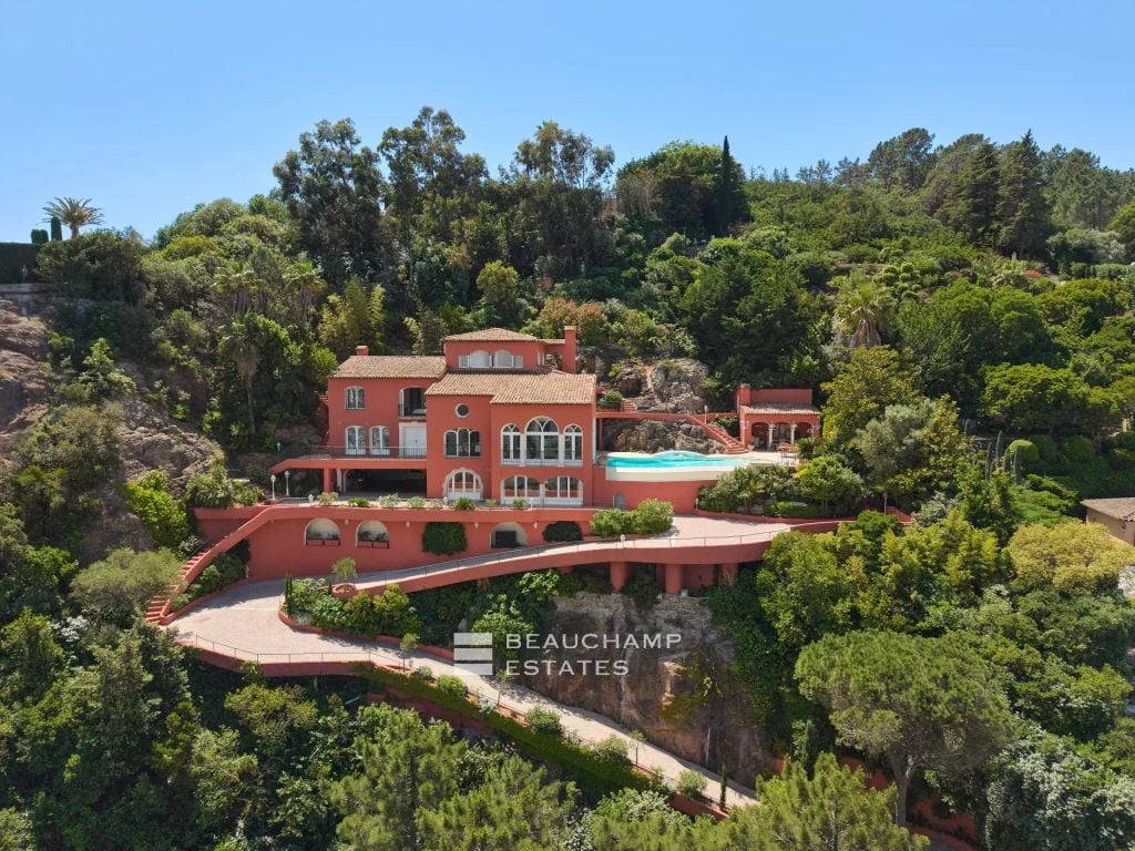 Villa with Panoramic Sea View
