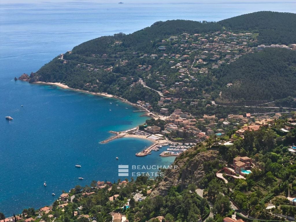 Villa with Panoramic Sea View