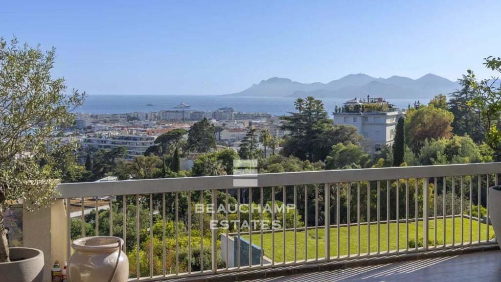 4-Bedroom Penthouse with Sea View – Cannes Californie