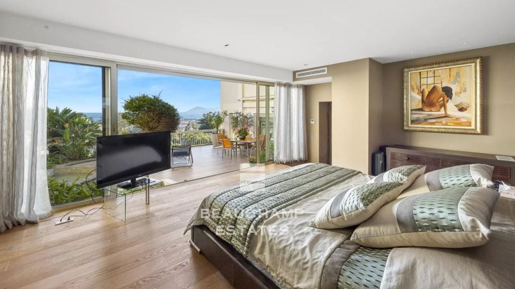 4-Bedroom Penthouse with Sea View – Cannes Californie