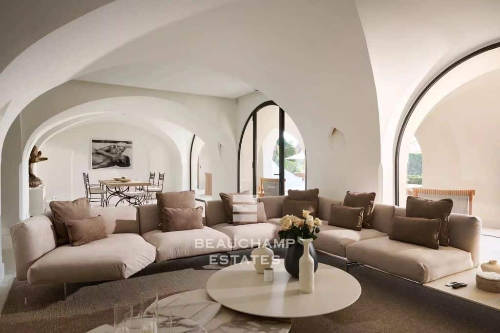 Belle Époque Property with 12 Bedrooms and Sea Views – Cannes