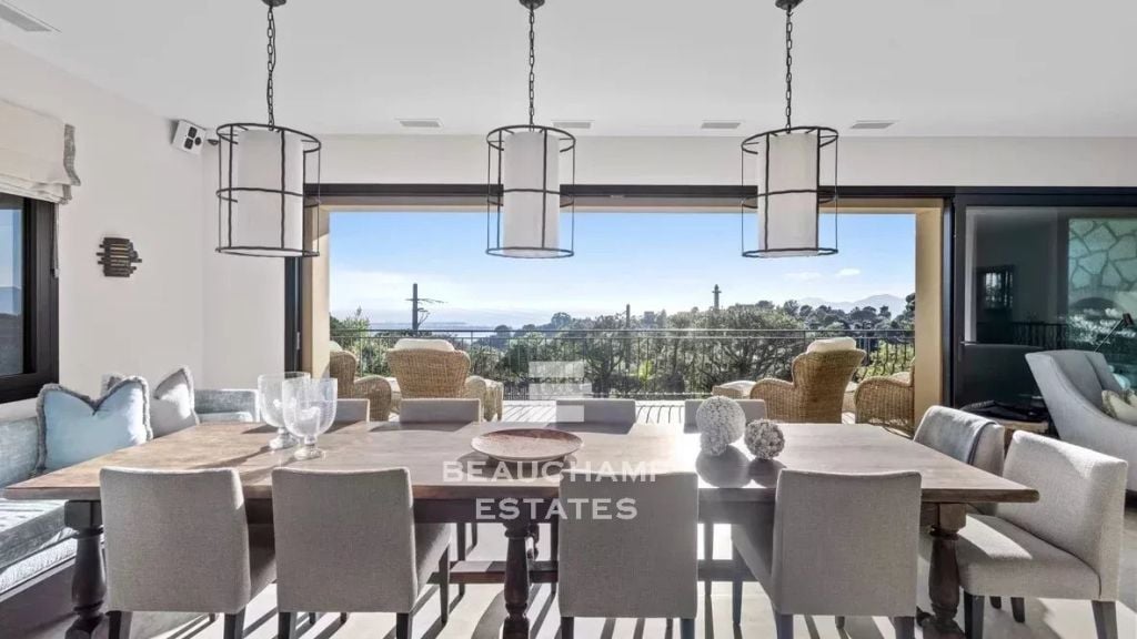 Breathtaking Sea & Mountain Views – Renovated Villa, Cannes, 5 Bedrooms, Pool & Cinema Room