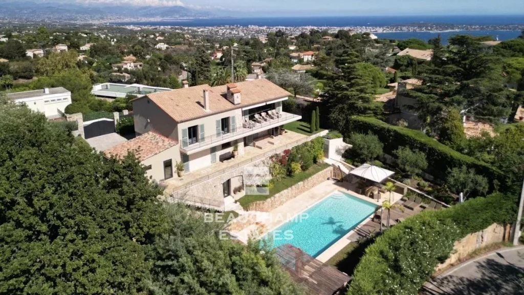 Breathtaking Sea & Mountain Views – Renovated Villa, Cannes, 5 Bedrooms, Pool & Cinema Room