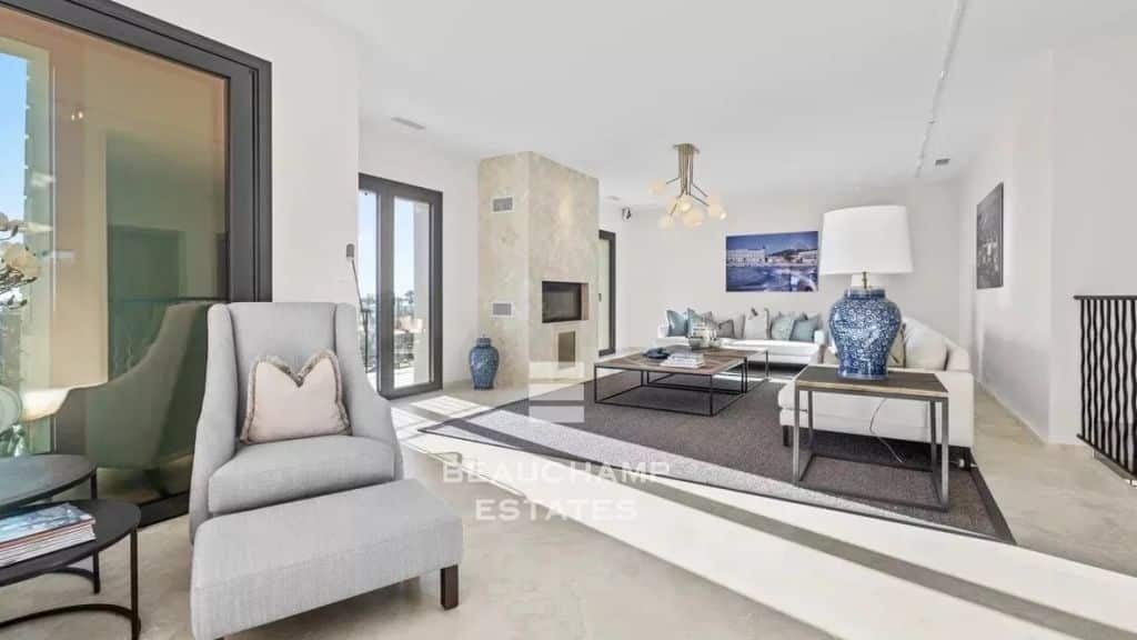 Breathtaking Sea & Mountain Views – Renovated Villa, Cannes, 5 Bedrooms, Pool & Cinema Room