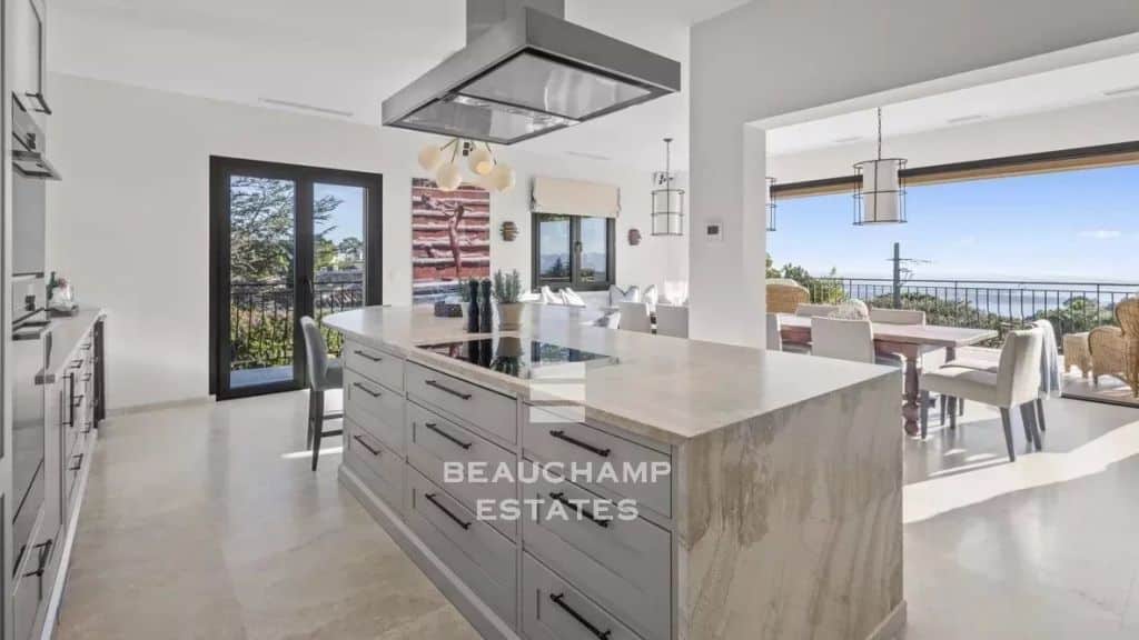 Breathtaking Sea & Mountain Views – Renovated Villa, Cannes, 5 Bedrooms, Pool & Cinema Room