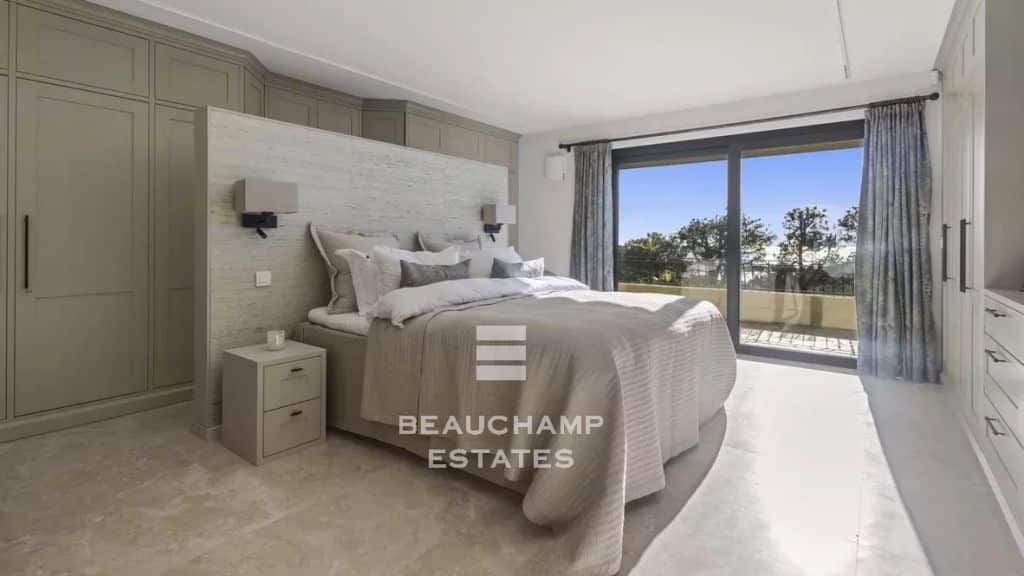 Breathtaking Sea & Mountain Views – Renovated Villa, Cannes, 5 Bedrooms, Pool & Cinema Room