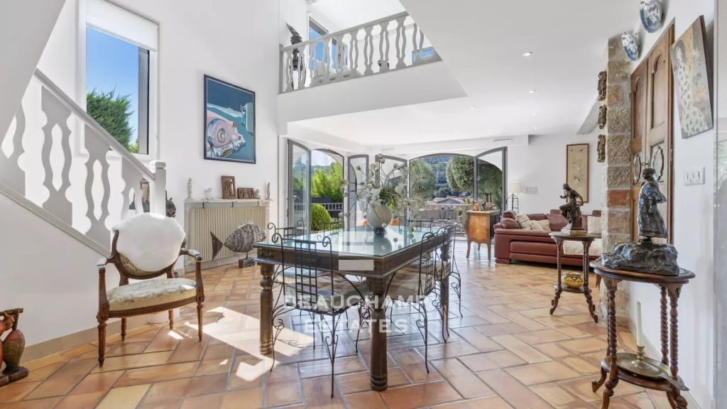 Charming 4-Bedroom Villa with Pool and Open Views in Mandelieu