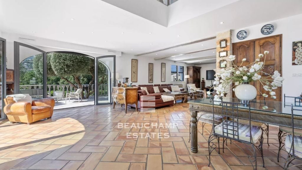 Charming 4-Bedroom Villa with Pool and Open Views in Mandelieu