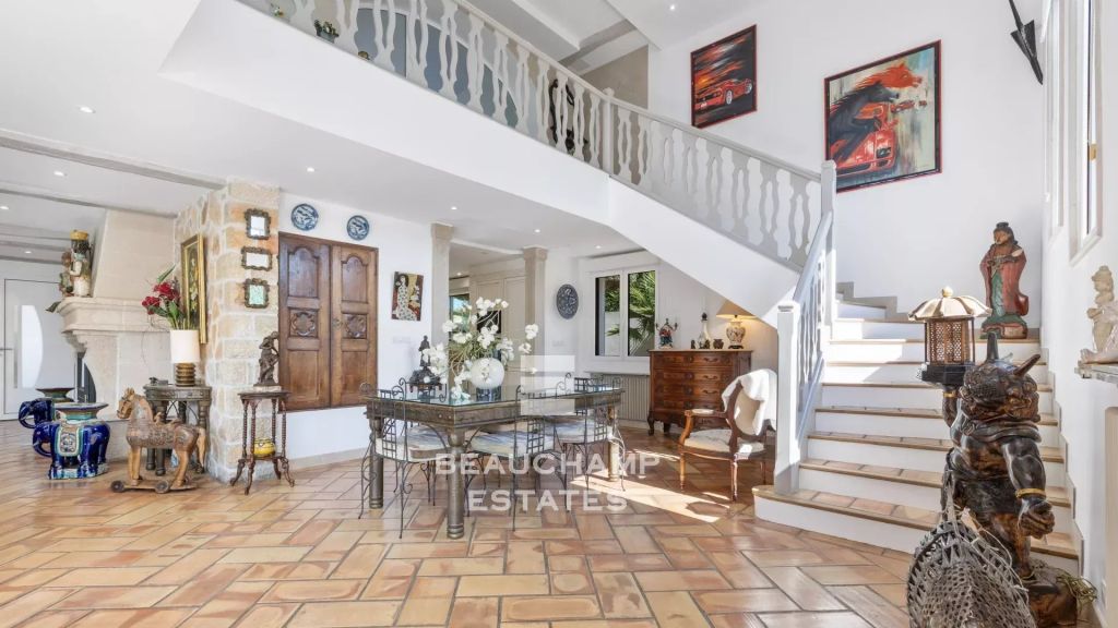Charming 4-Bedroom Villa with Pool and Open Views in Mandelieu