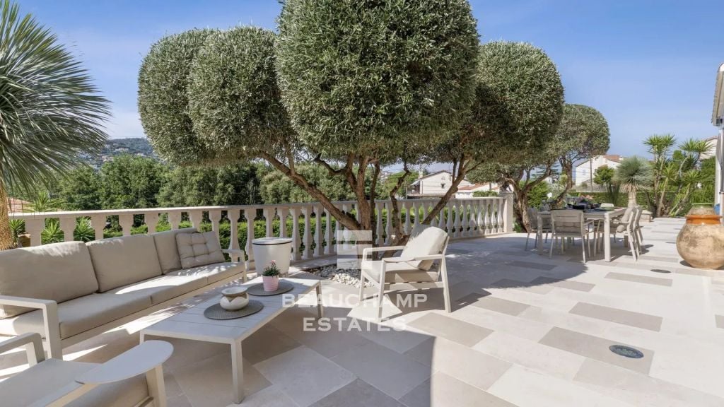 Charming 4-Bedroom Villa with Pool and Open Views in Mandelieu