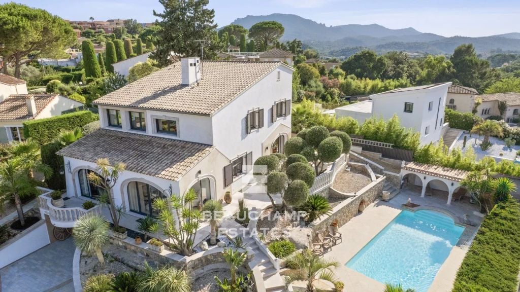 Charming 4-Bedroom Villa with Pool and Open Views in Mandelieu