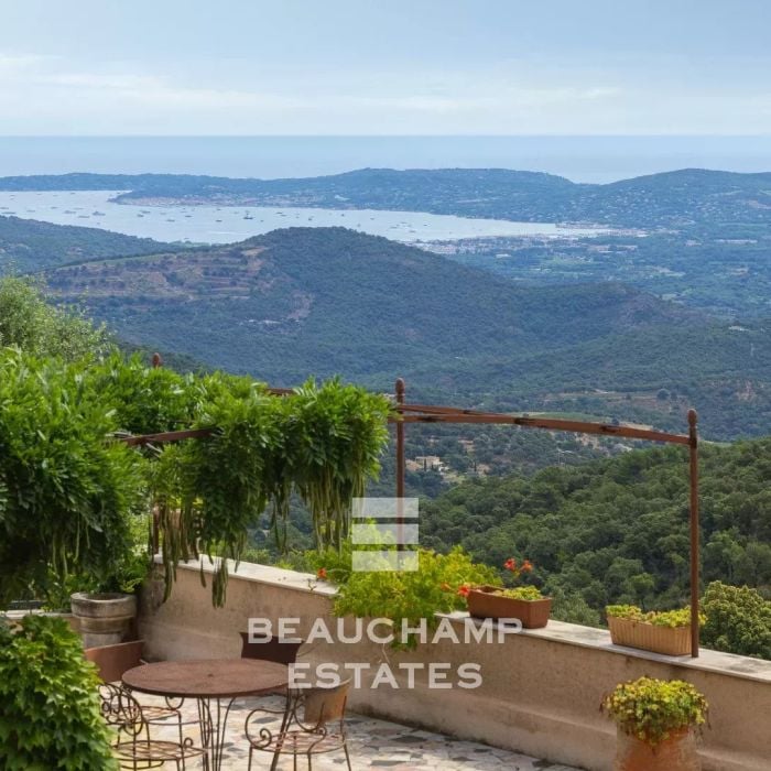 Villa de charme avec piscine et vue