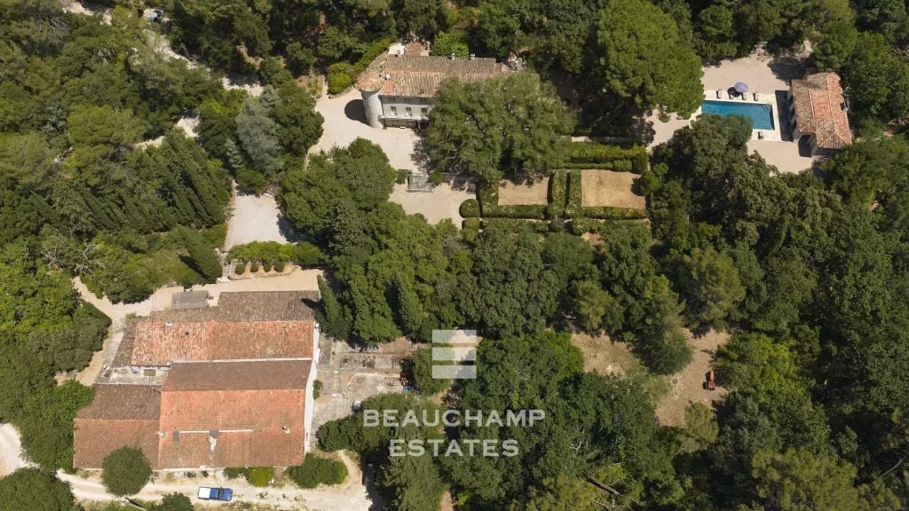 Exceptional 10-Bedroom Château in the Heart of a Preserved Estate – Lorgues