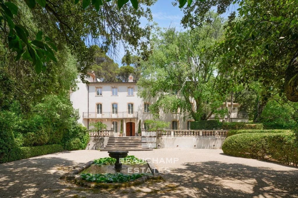 Exceptional 15-Bedroom Château in the Heart of a Preserved Estate – Lorgues