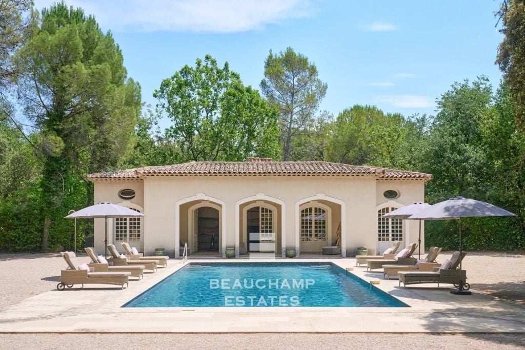Exceptional 15-Bedroom Château in the Heart of a Preserved Estate – Lorgues