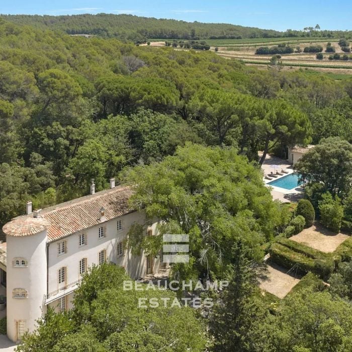 Exceptional 15-Bedroom Château in the Heart of a Preserved Estate – Lorgues