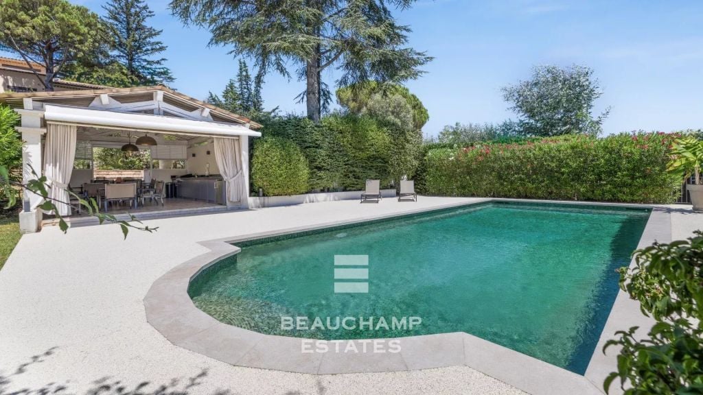 Neo-Provençal 5-Bedroom Villa with Partial Sea Views – La Roquette-sur-Siagne