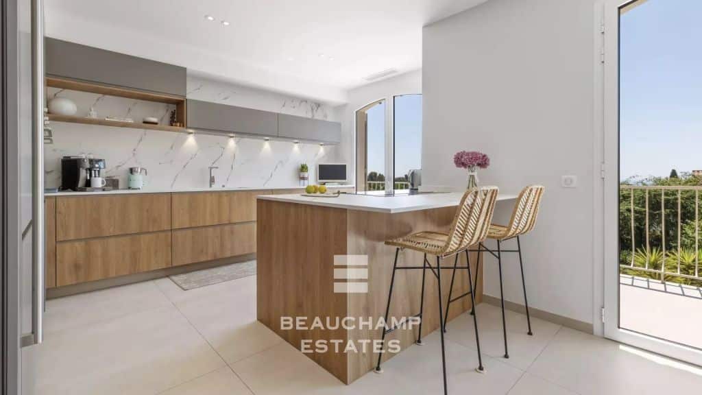 Neo-Provençal 5-Bedroom Villa with Partial Sea Views – La Roquette-sur-Siagne