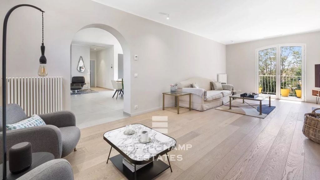 Neo-Provençal 5-Bedroom Villa with Partial Sea Views – La Roquette-sur-Siagne