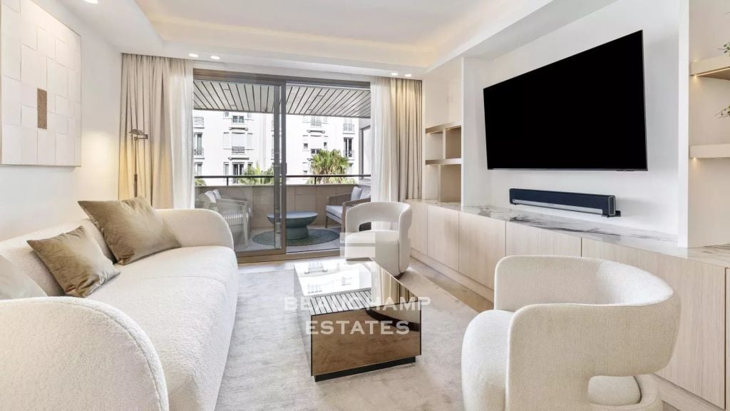 Luxury Renovated Apartment – Cannes Gray d’Albion, Cannes