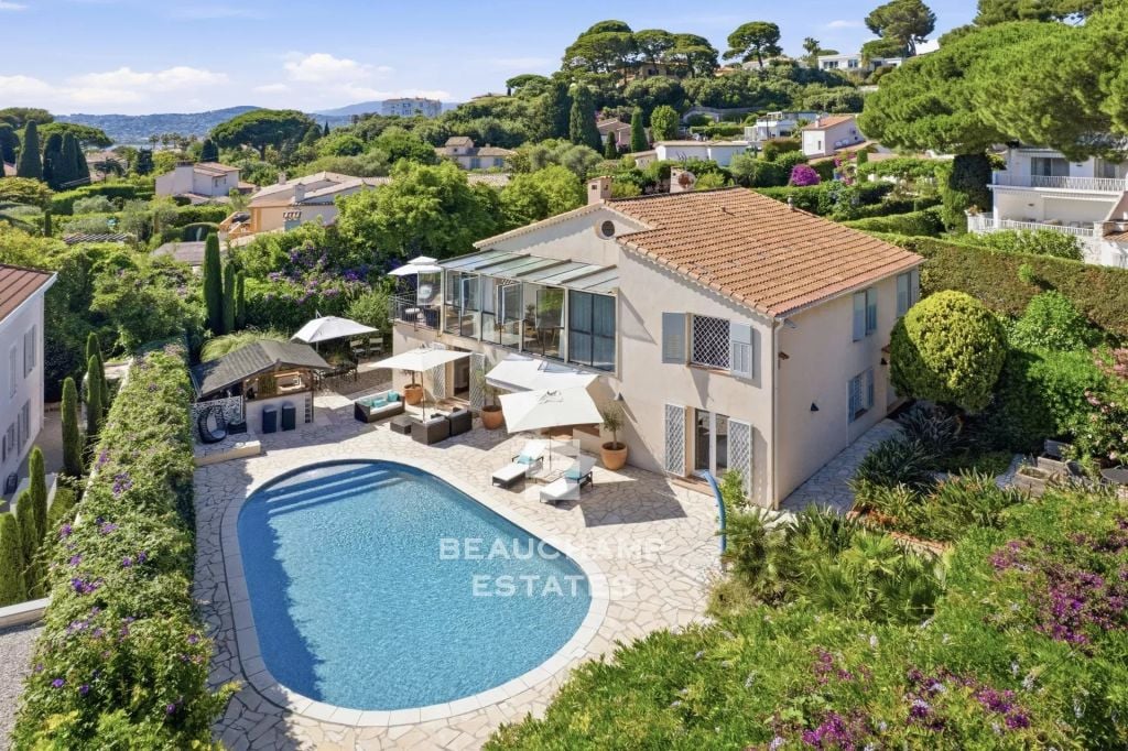 Modern 5-Bedroom Villa Within Walking Distance of the Beaches – Cap d’Antibes