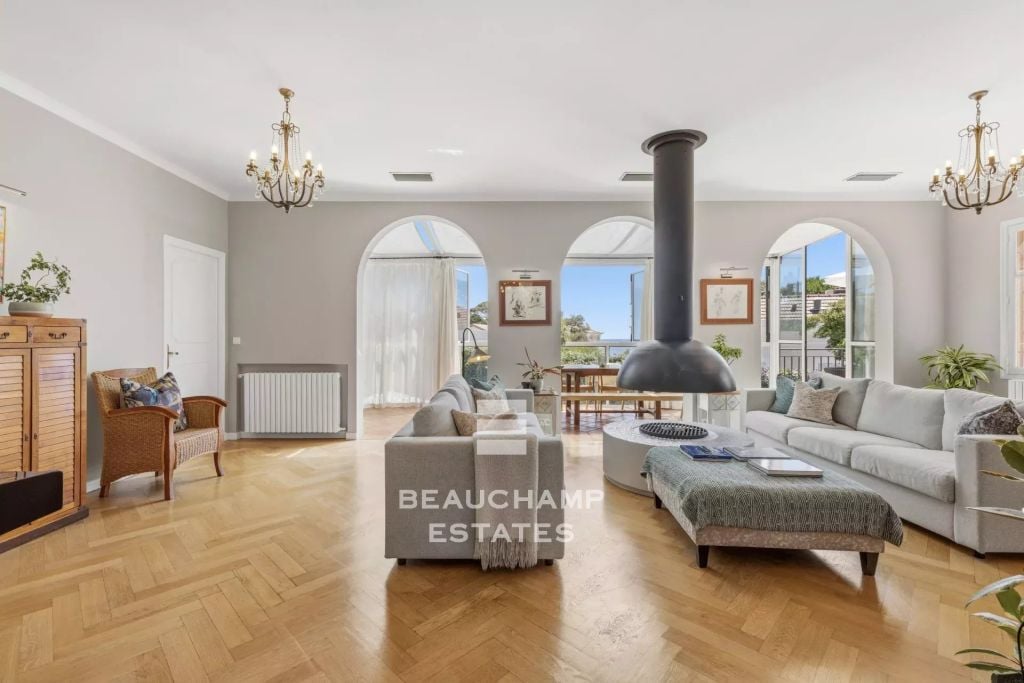 Modern 5-Bedroom Villa Within Walking Distance of the Beaches – Cap d’Antibes