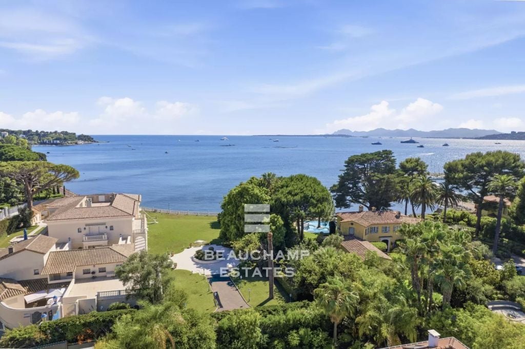 Modern 5-Bedroom Villa Within Walking Distance of the Beaches – Cap d’Antibes