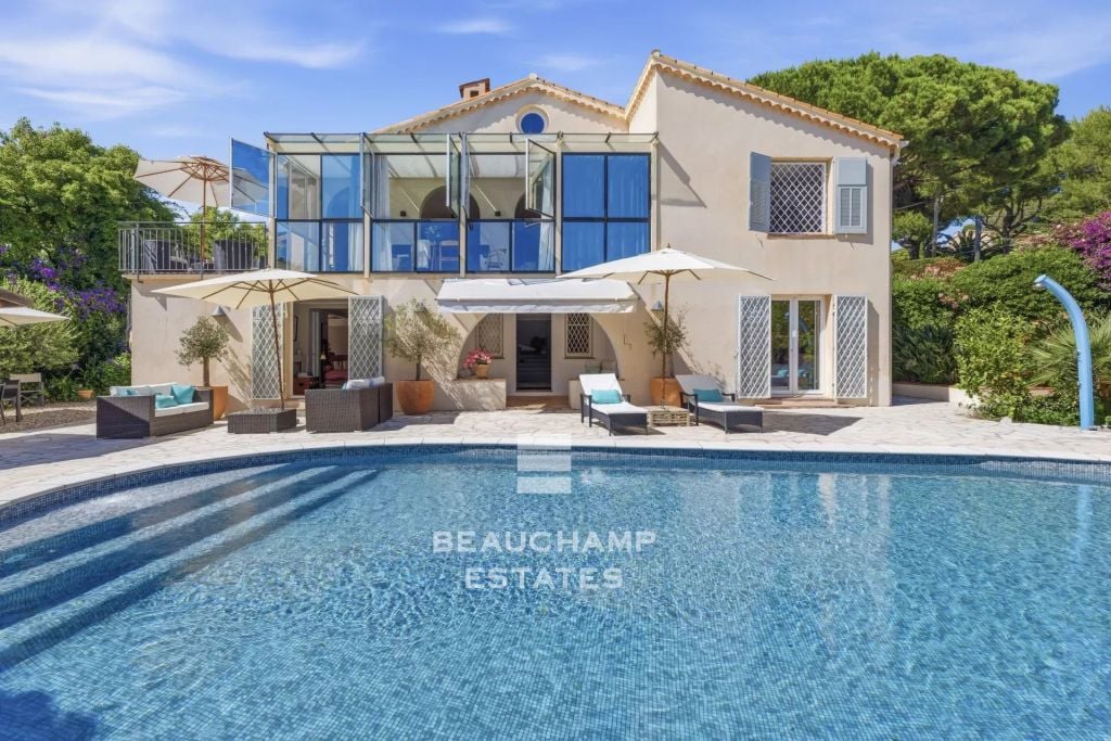 Modern 5-Bedroom Villa Within Walking Distance of the Beaches – Cap d’Antibes