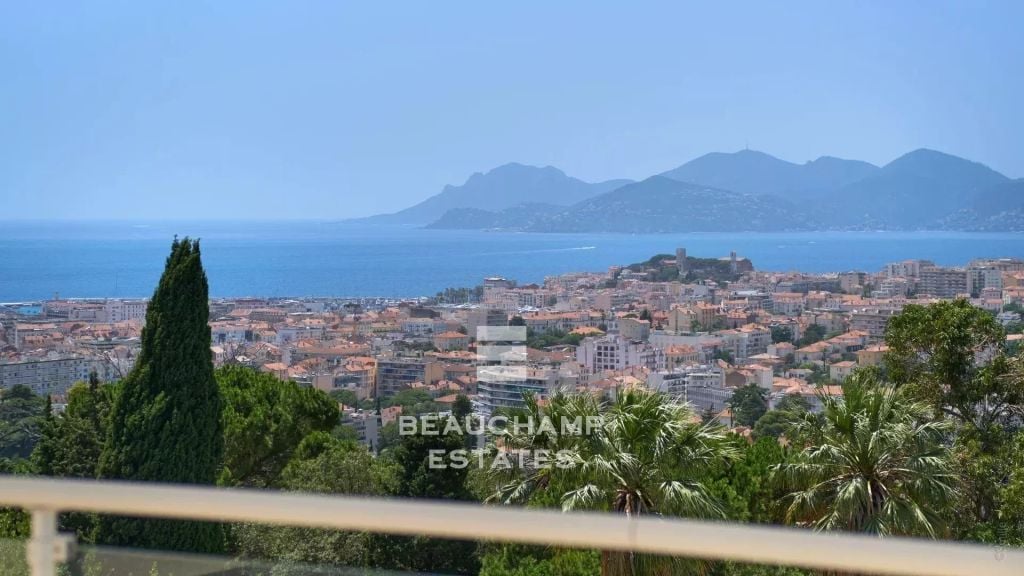 Modern  villa with panoramic sea views – Cannes Oxford