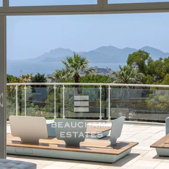 Modern villa with panoramic sea views – Cannes Oxford