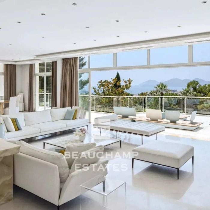 Co-Exclusive – Modern villa with panoramic sea views – Cannes Oxford