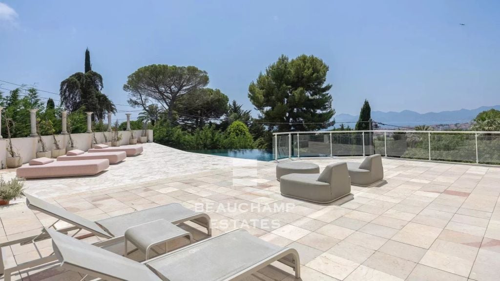 Modern  villa with panoramic sea views – Cannes Oxford